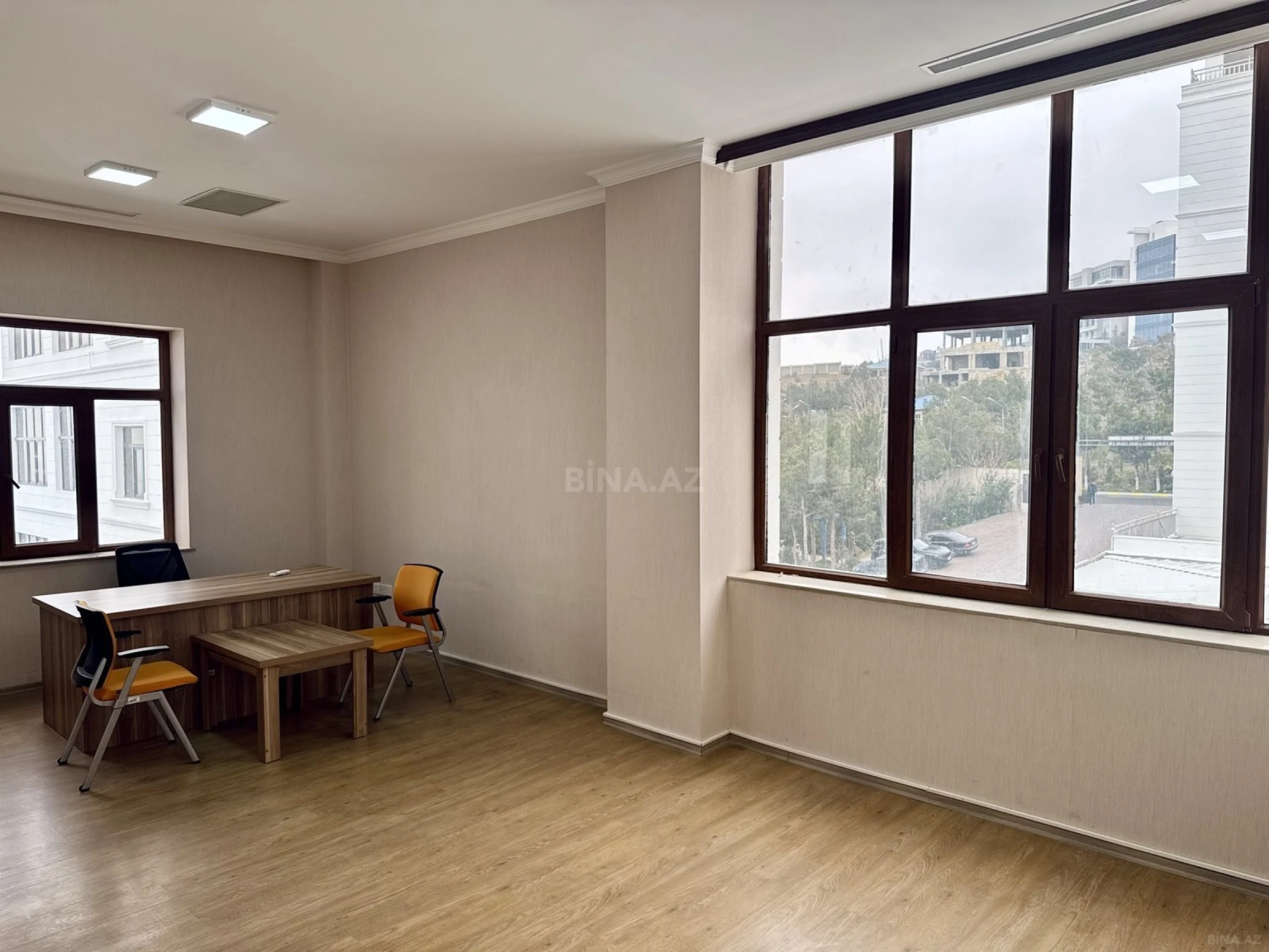 Kirayə verilir 2 otaqlı ofis 65 m²