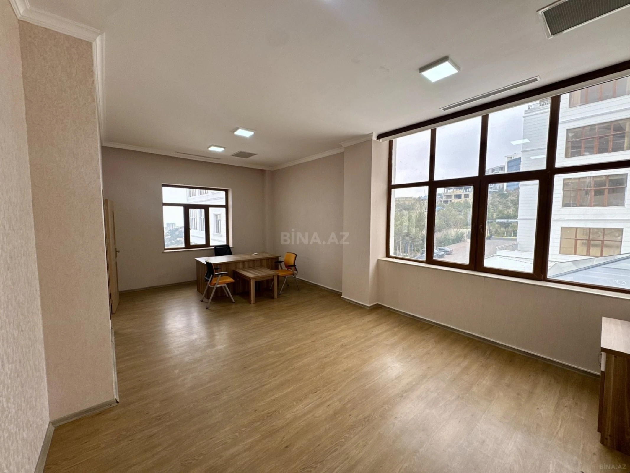 Kirayə verilir 2 otaqlı ofis 65 m²