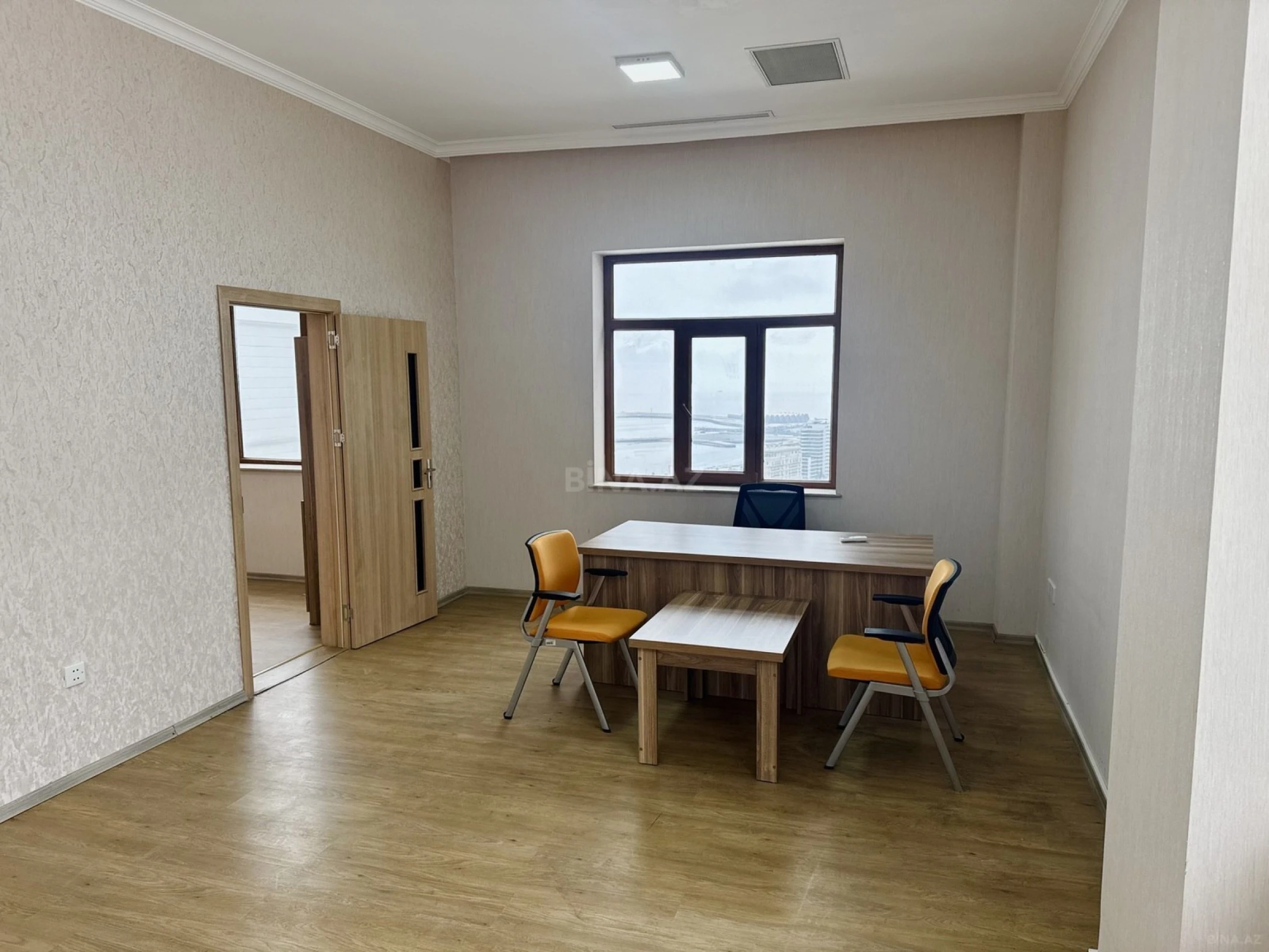 Kirayə verilir 2 otaqlı ofis 65 m²