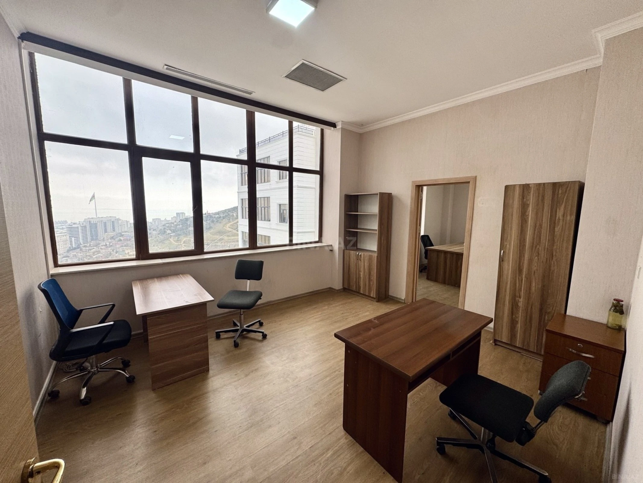 Kirayə verilir 2 otaqlı ofis 65 m²