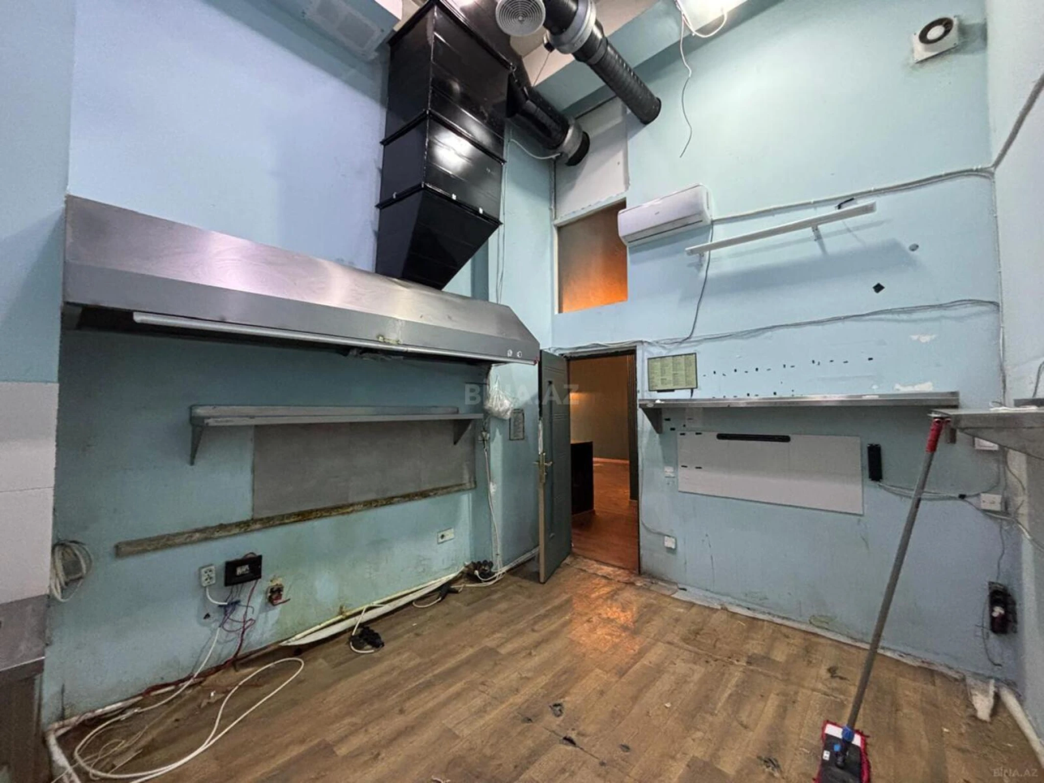 Satılır obyekt 196 m²