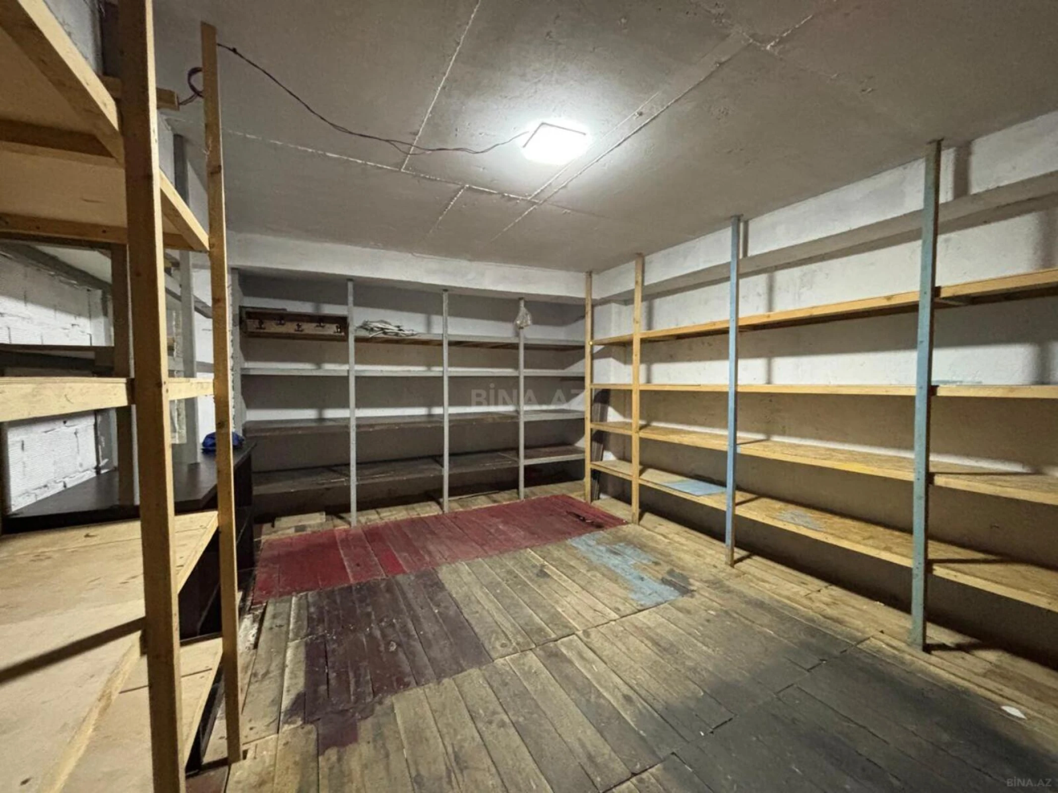 Satılır obyekt 196 m²