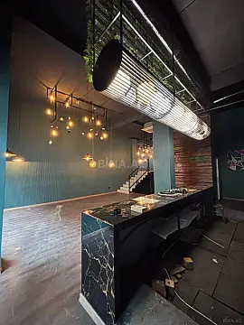 Satılır obyekt 196 m²