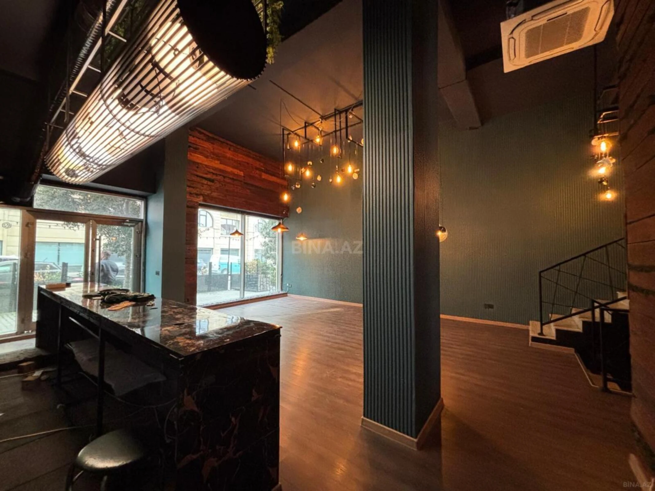 Satılır obyekt 196 m²