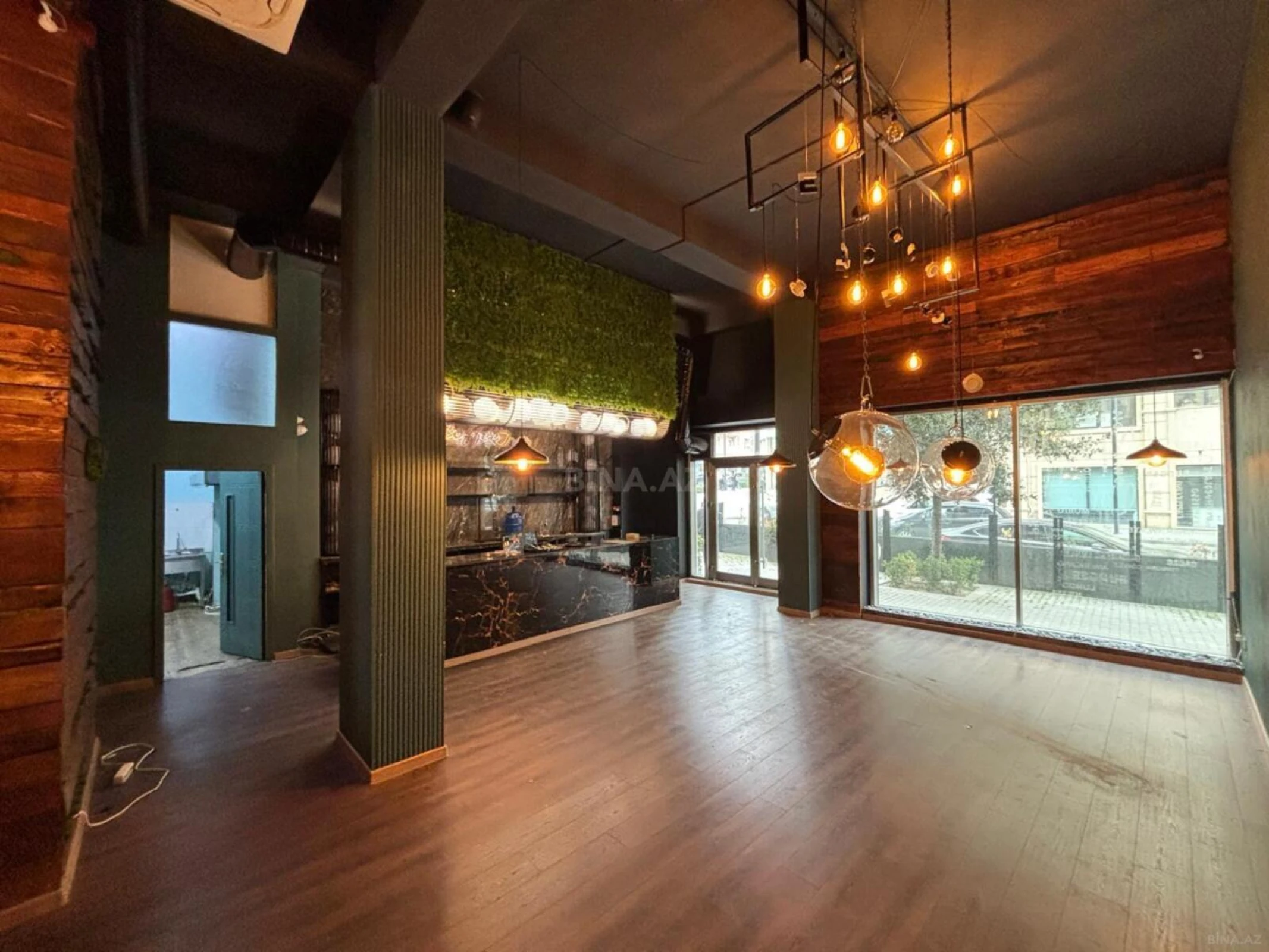 Satılır obyekt 196 m²