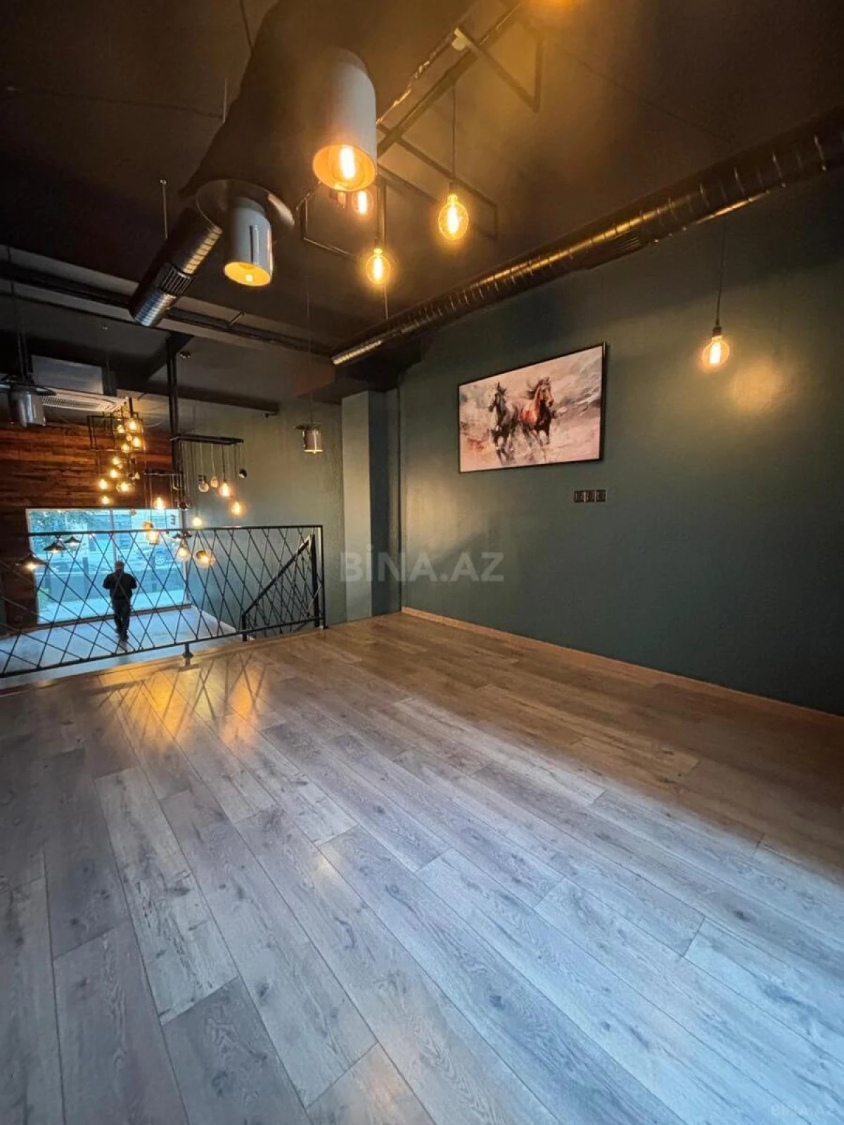 Satılır obyekt 196 m²