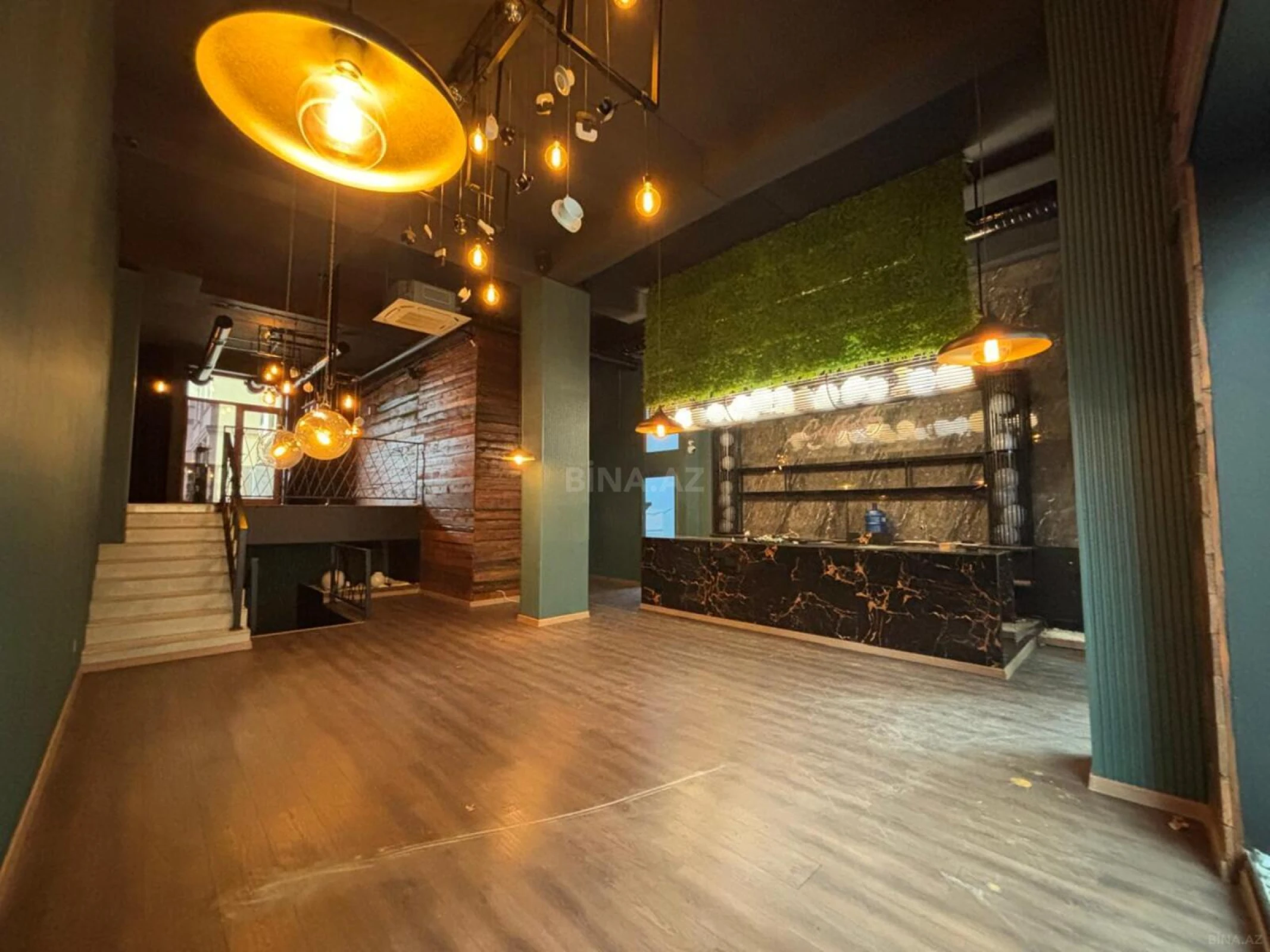 Satılır obyekt 196 m²