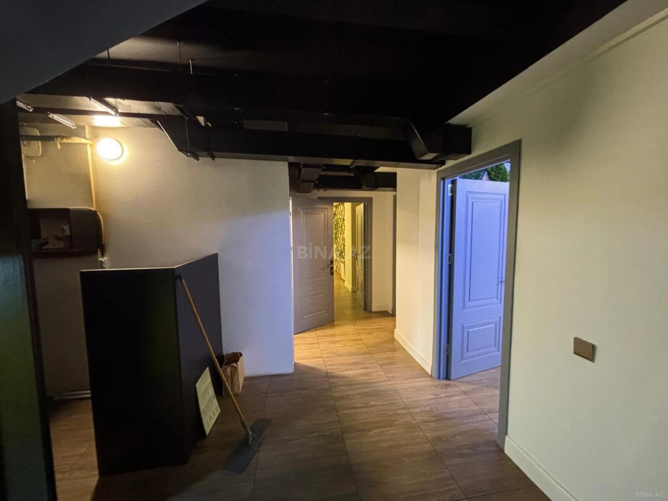 Satılır obyekt 196 m²