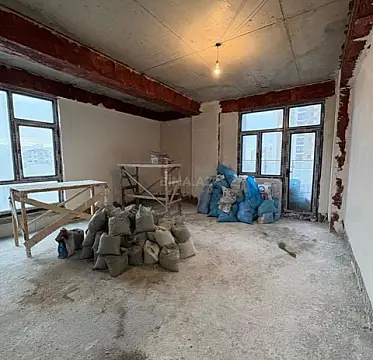 Satılır 3 otaqlı mənzil 135 m²