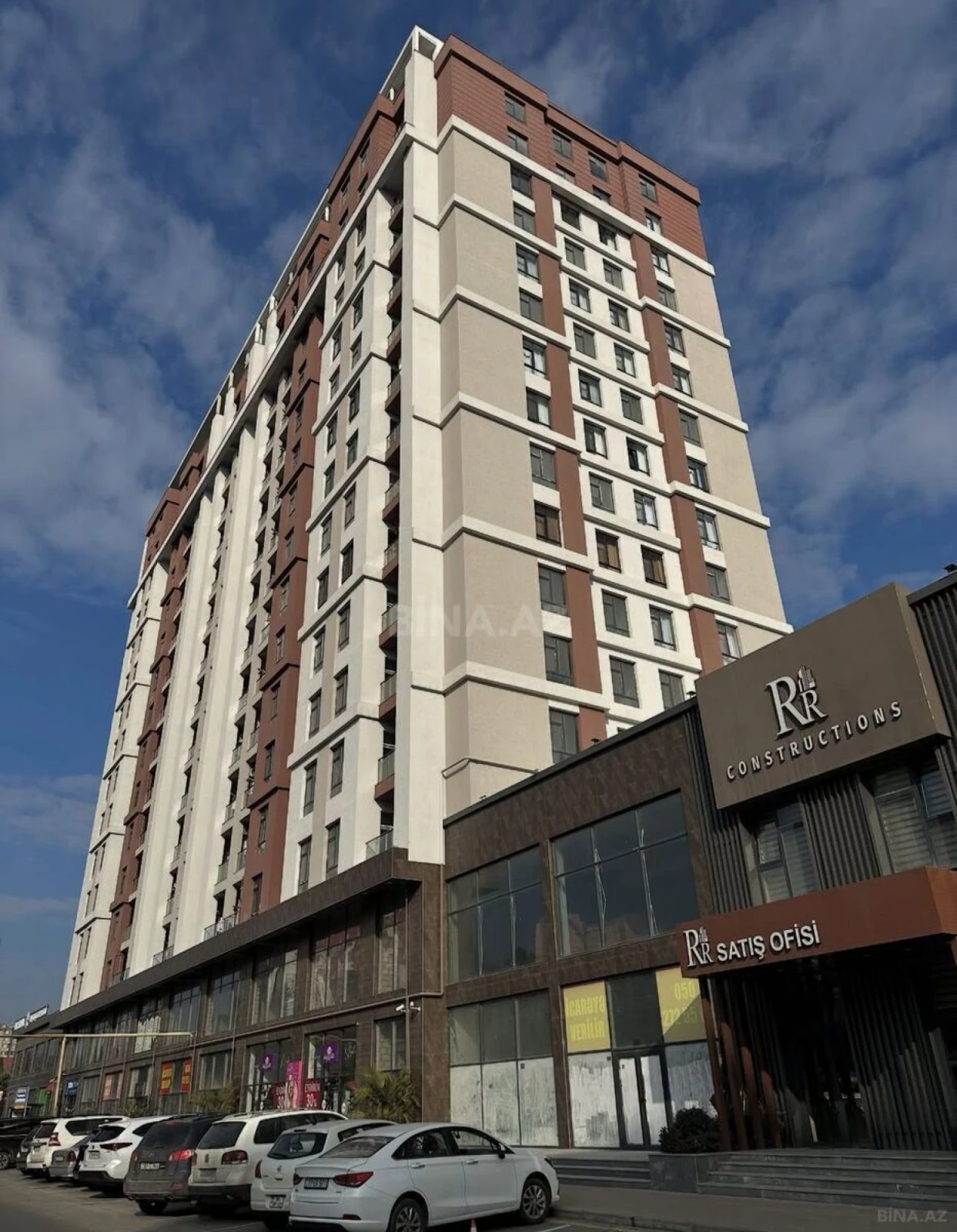 Satılır 3 otaqlı mənzil 135 m²