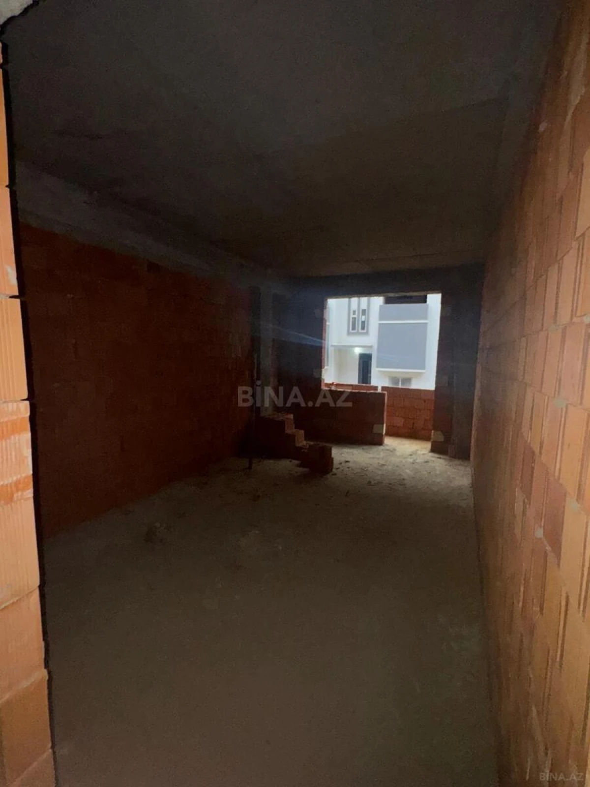 Satılır 1 otaqlı mənzil 56.8 m²