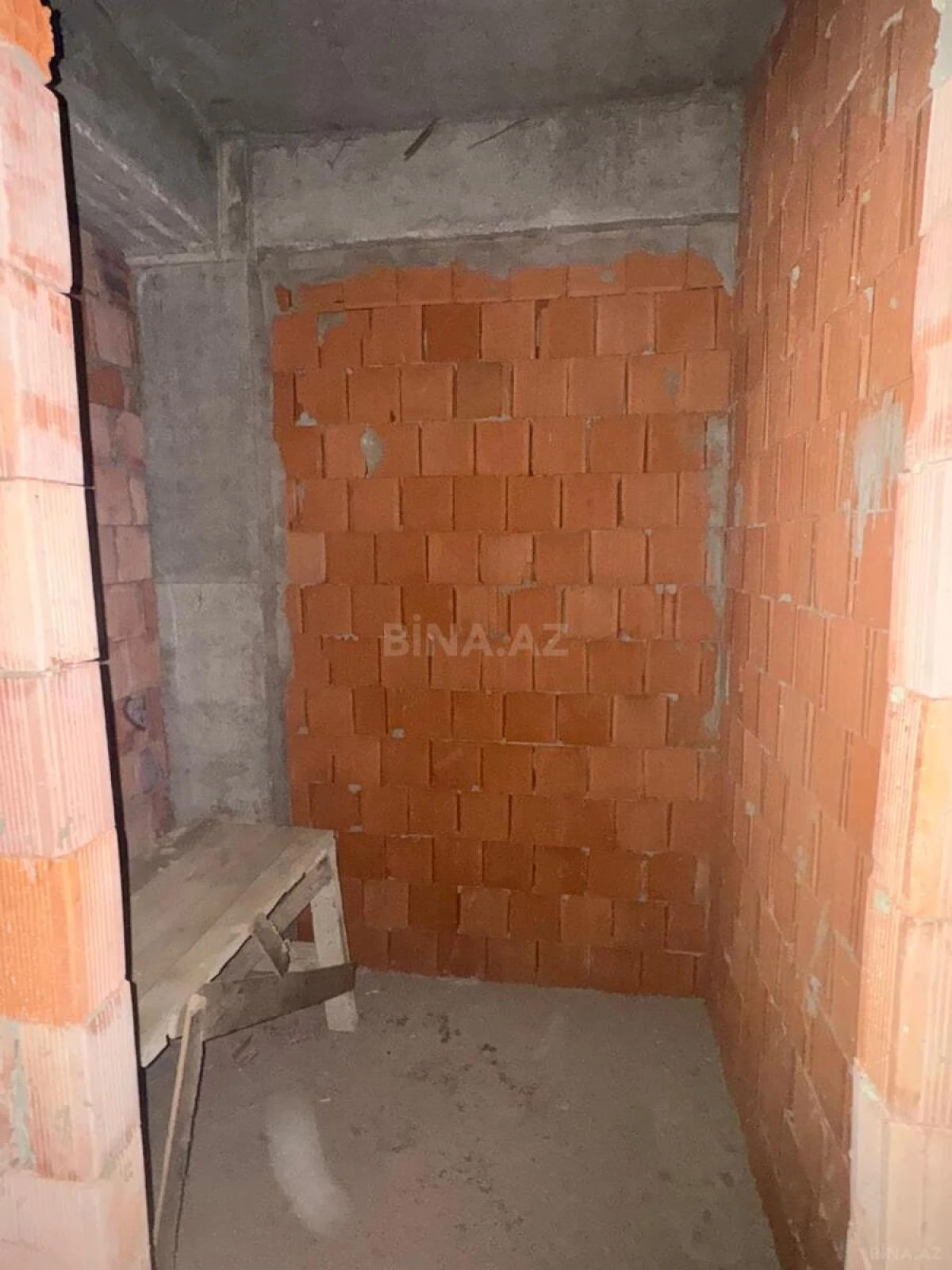 Satılır 1 otaqlı mənzil 56.8 m²