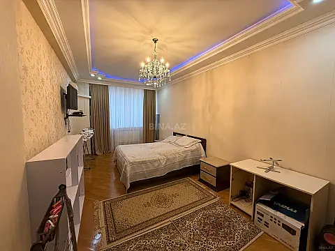 Satılır 4 otaqlı mənzil 138 m²