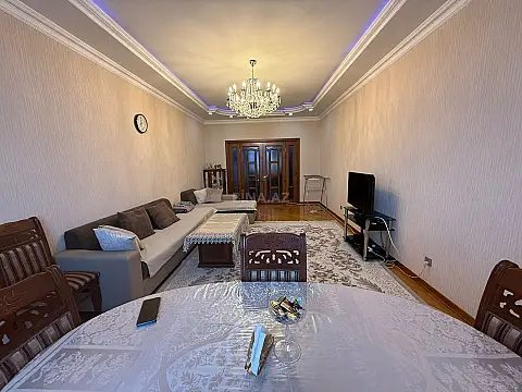 Satılır 4 otaqlı mənzil 138 m²