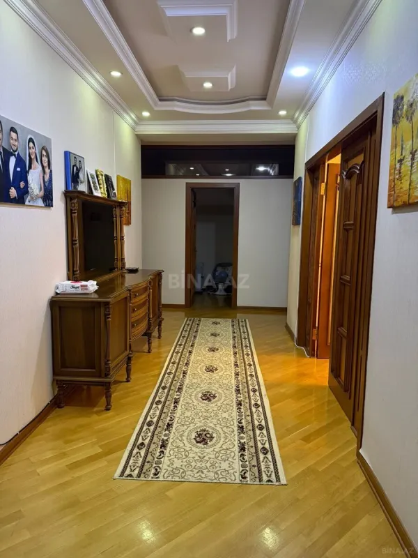 Satılır 4 otaqlı mənzil 138 m²