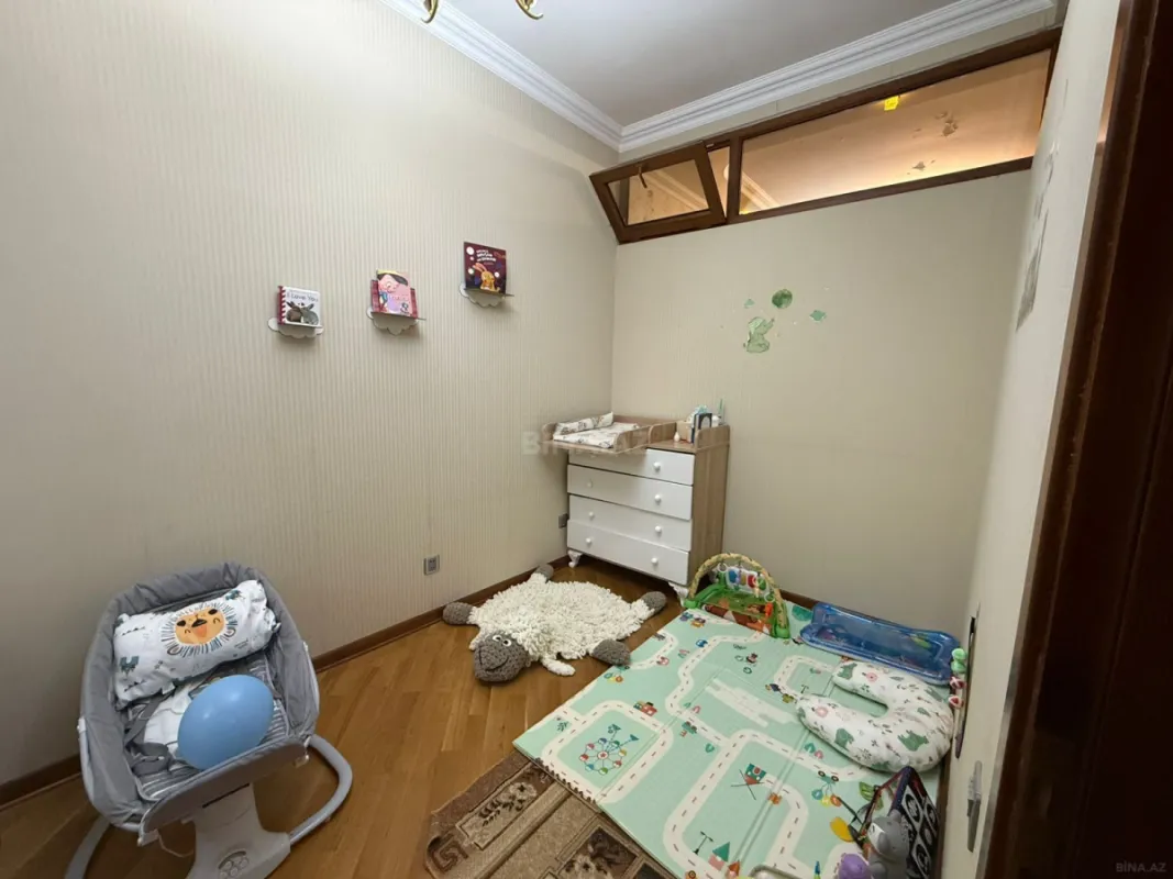 Satılır 4 otaqlı mənzil 138 m²