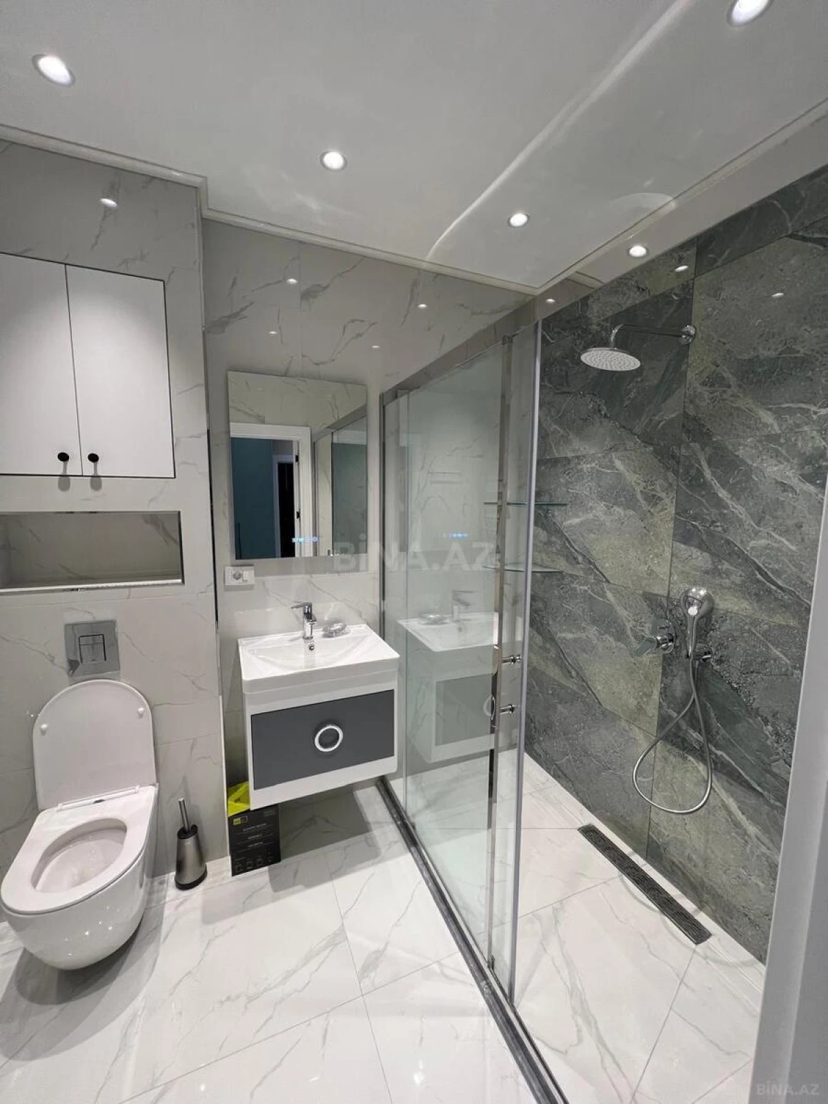 Kirayə verilir 2 otaqlı mənzil 71 m²