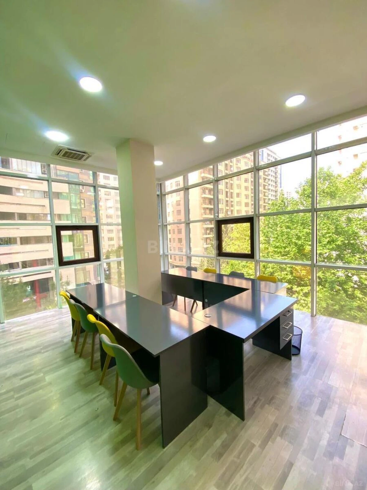 Kirayə verilir 3 otaqlı ofis 90 m²
