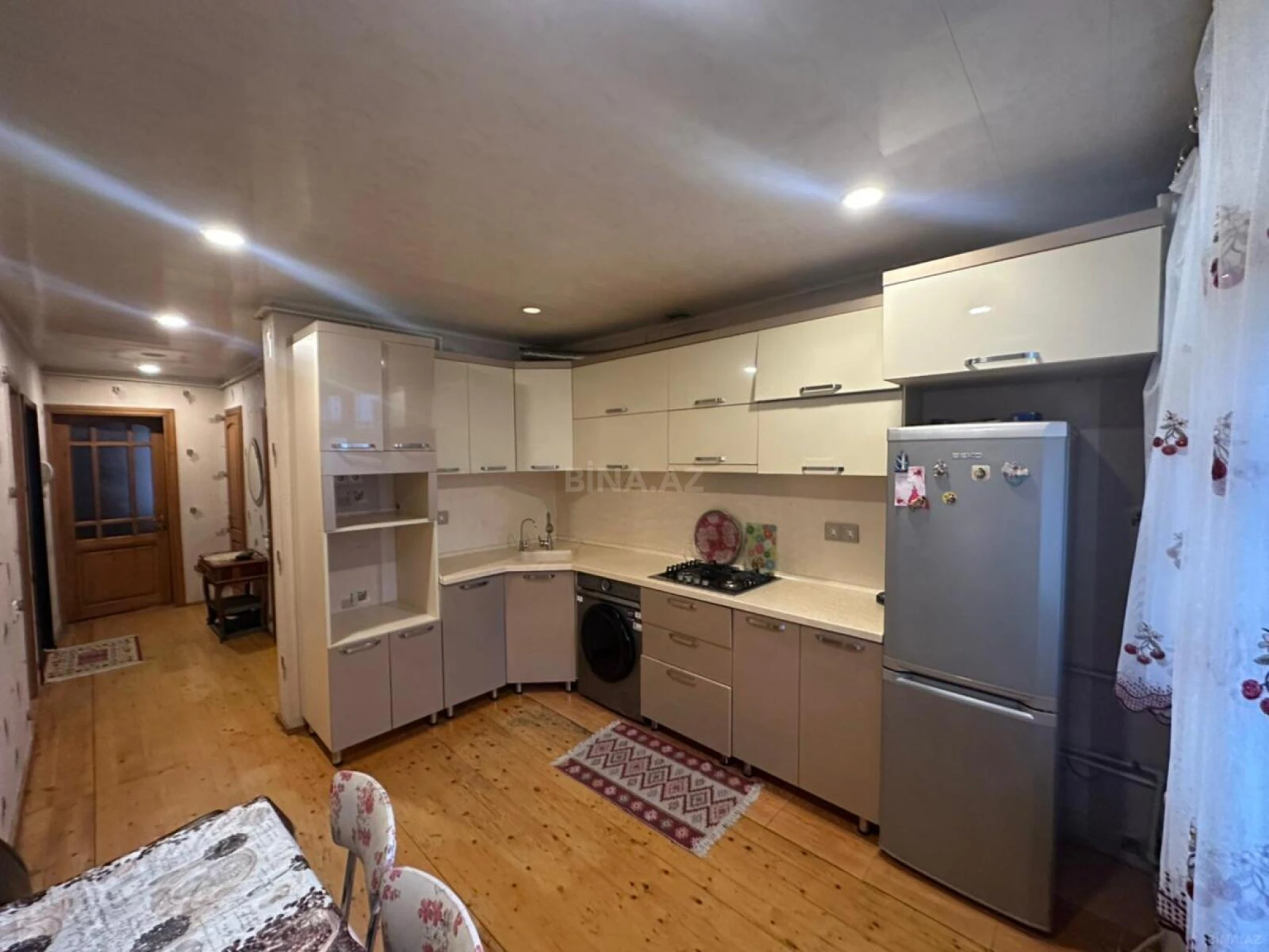 Kirayə verilir 2 otaqlı mənzil 60 m²