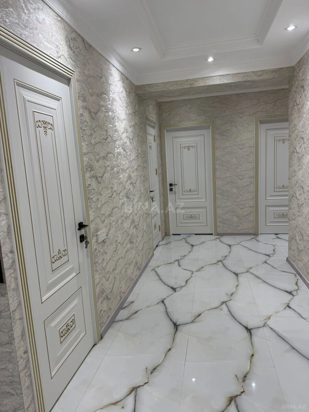 Satılır 3 otaqlı mənzil 120 m²