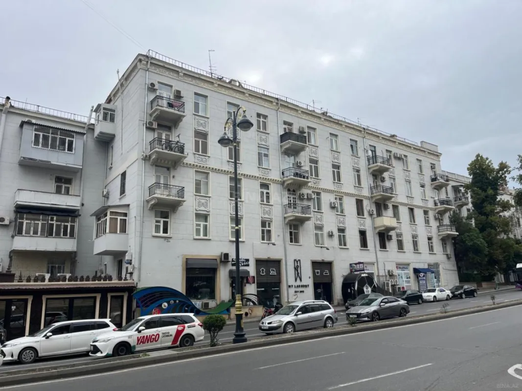 Satılır 3 otaqlı mənzil 126 m²