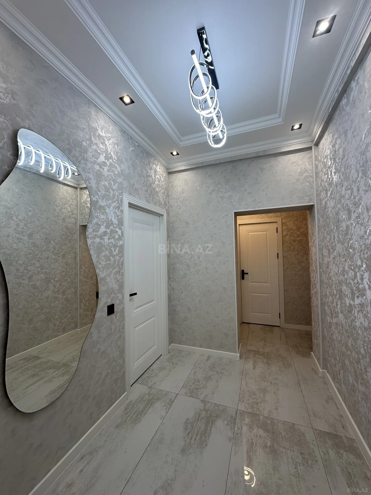 Satılır 2 otaqlı mənzil 65 m²