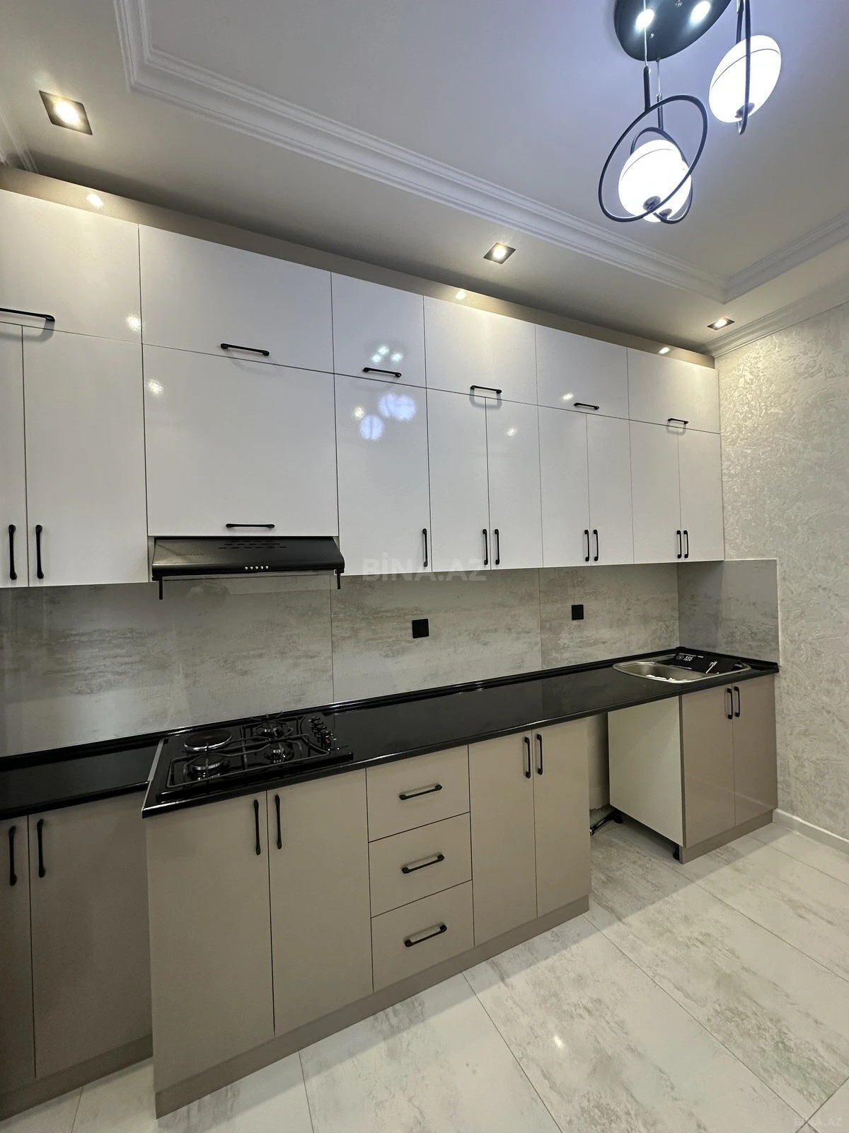 Satılır 2 otaqlı mənzil 65 m²