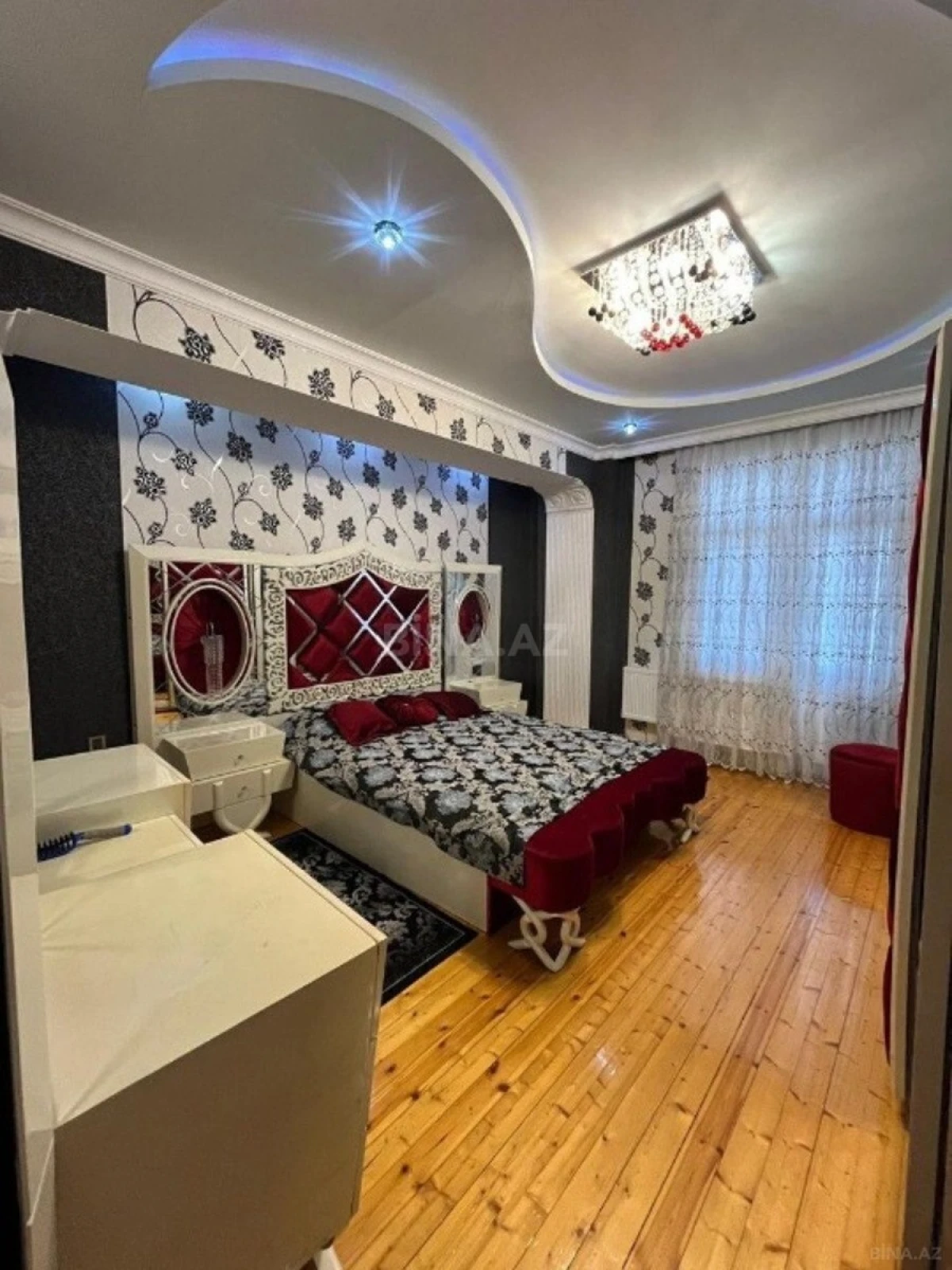 Satılır 3 otaqlı mənzil 150 m²