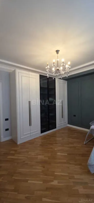 Satılır 3 otaqlı mənzil 130 m²
