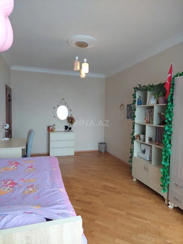 Satılır 4 otaqlı mənzil 110 m²