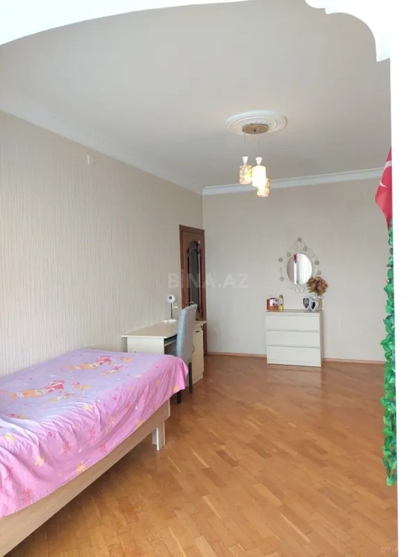 Satılır 4 otaqlı mənzil 110 m²