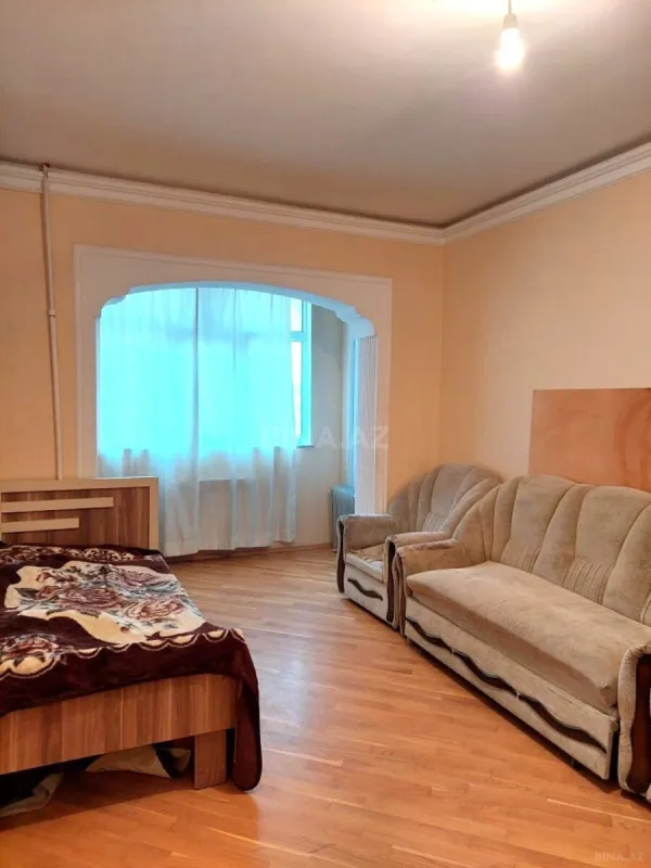 Satılır 4 otaqlı mənzil 110 m²