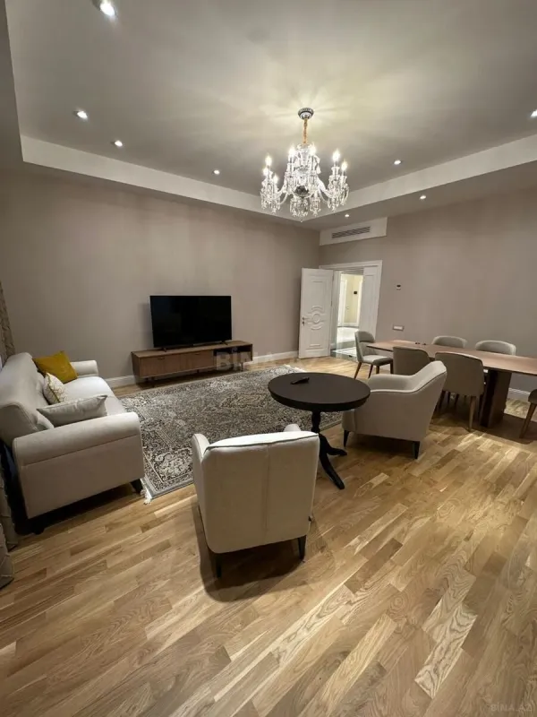 Kirayə verilir 4 otaqlı mənzil 180 m²