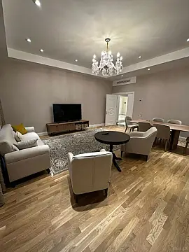 Kirayə verilir 4 otaqlı mənzil 180 m²