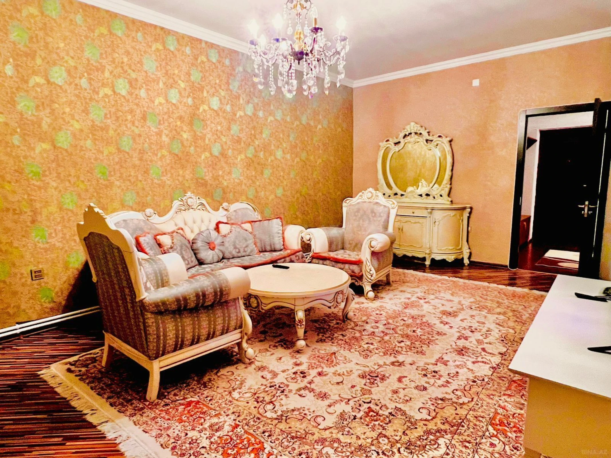 Kirayə verilir 2 otaqlı mənzil 75 m²