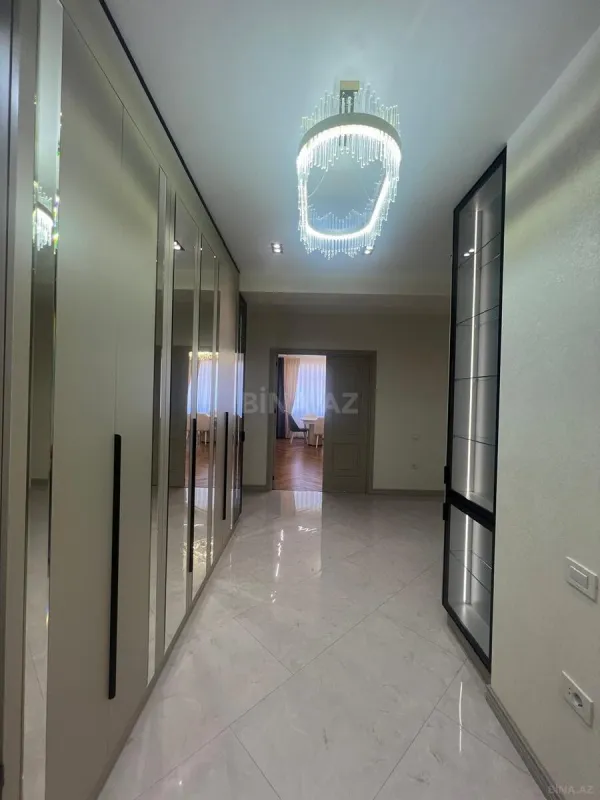 Satılır 3 otaqlı mənzil 108 m²