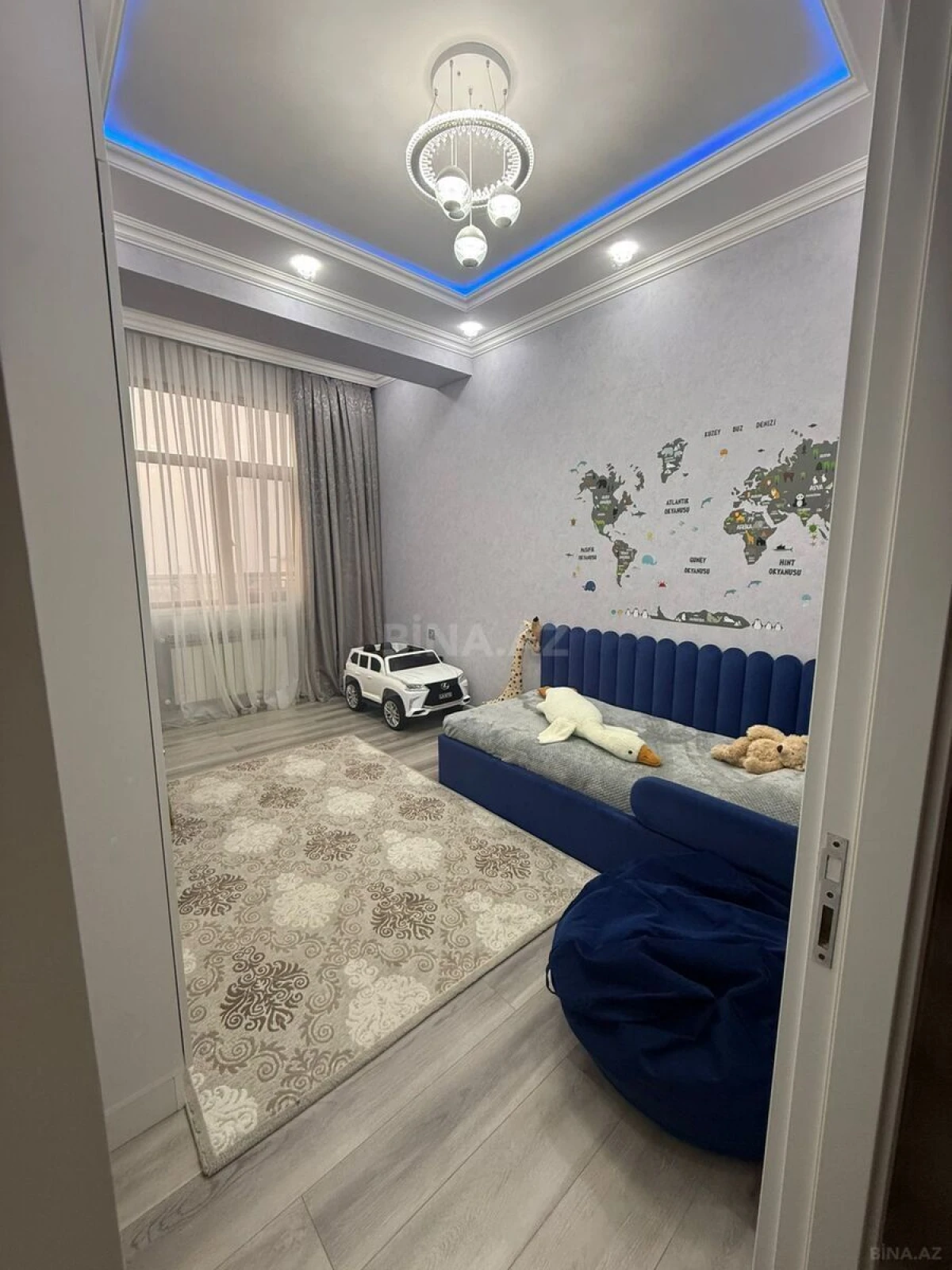 Satılır 4 otaqlı mənzil 149 m²