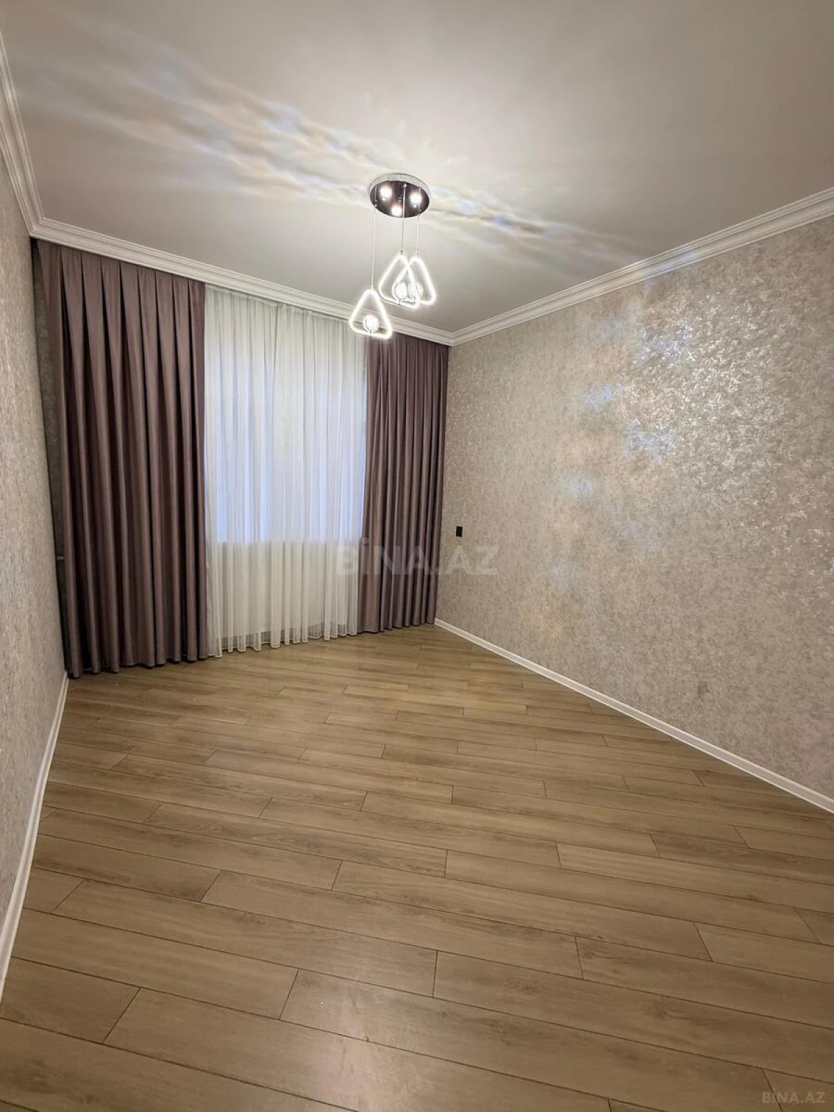 Satılır 3 otaqlı mənzil 82 m²