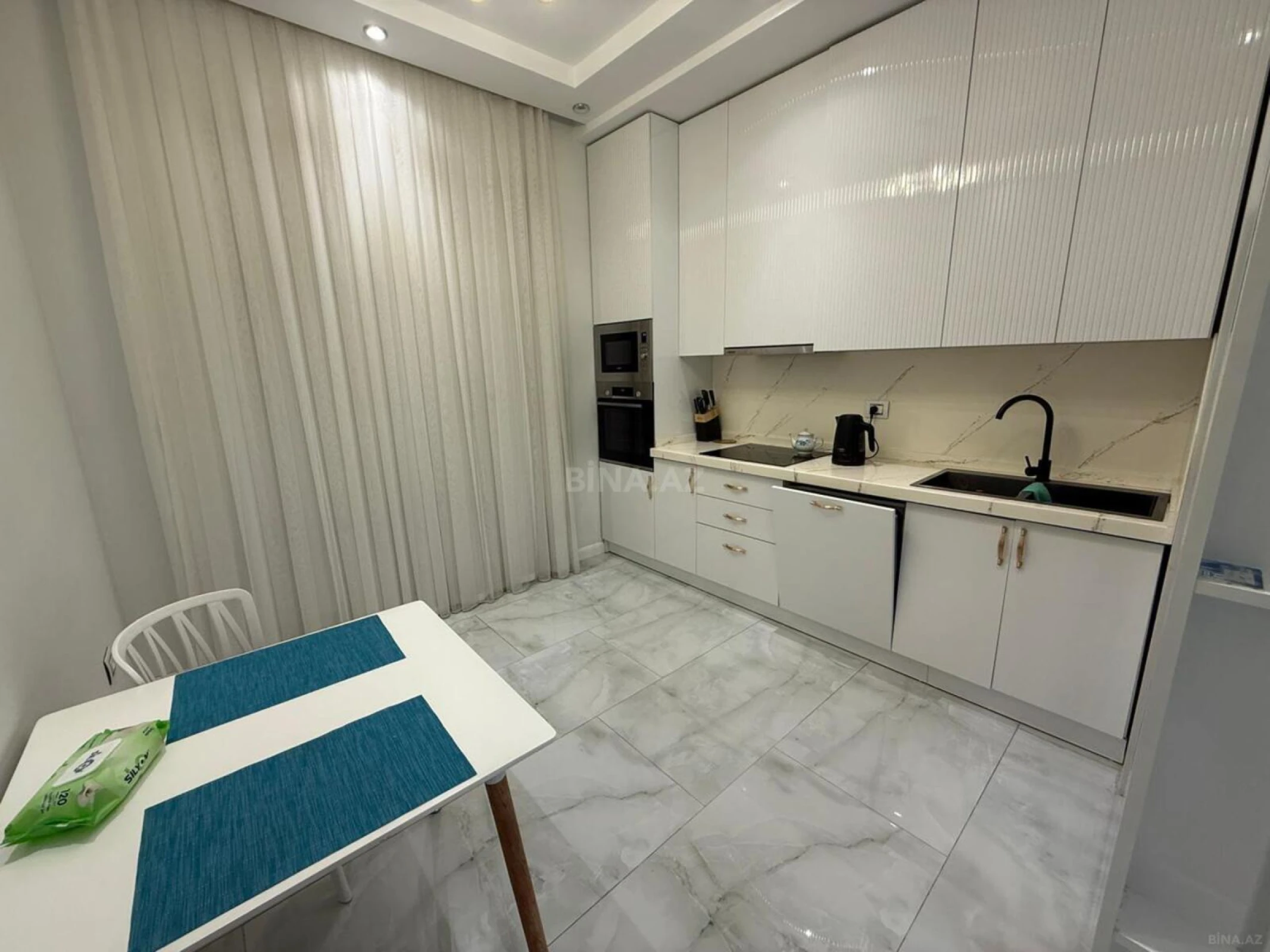 Kirayə verilir 3 otaqlı mənzil 130 m²
