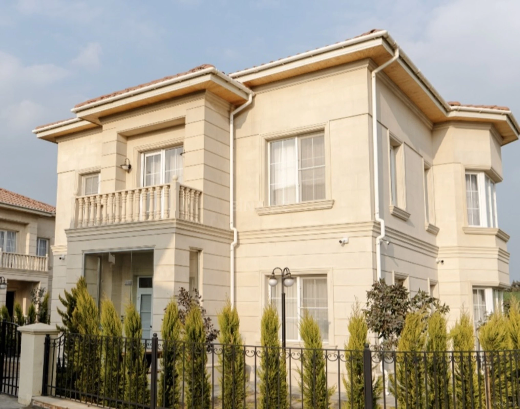 Satılır 6 otaqlı həyət evi 300 m²