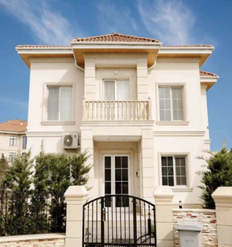 Satılır 6 otaqlı həyət evi 300 m²