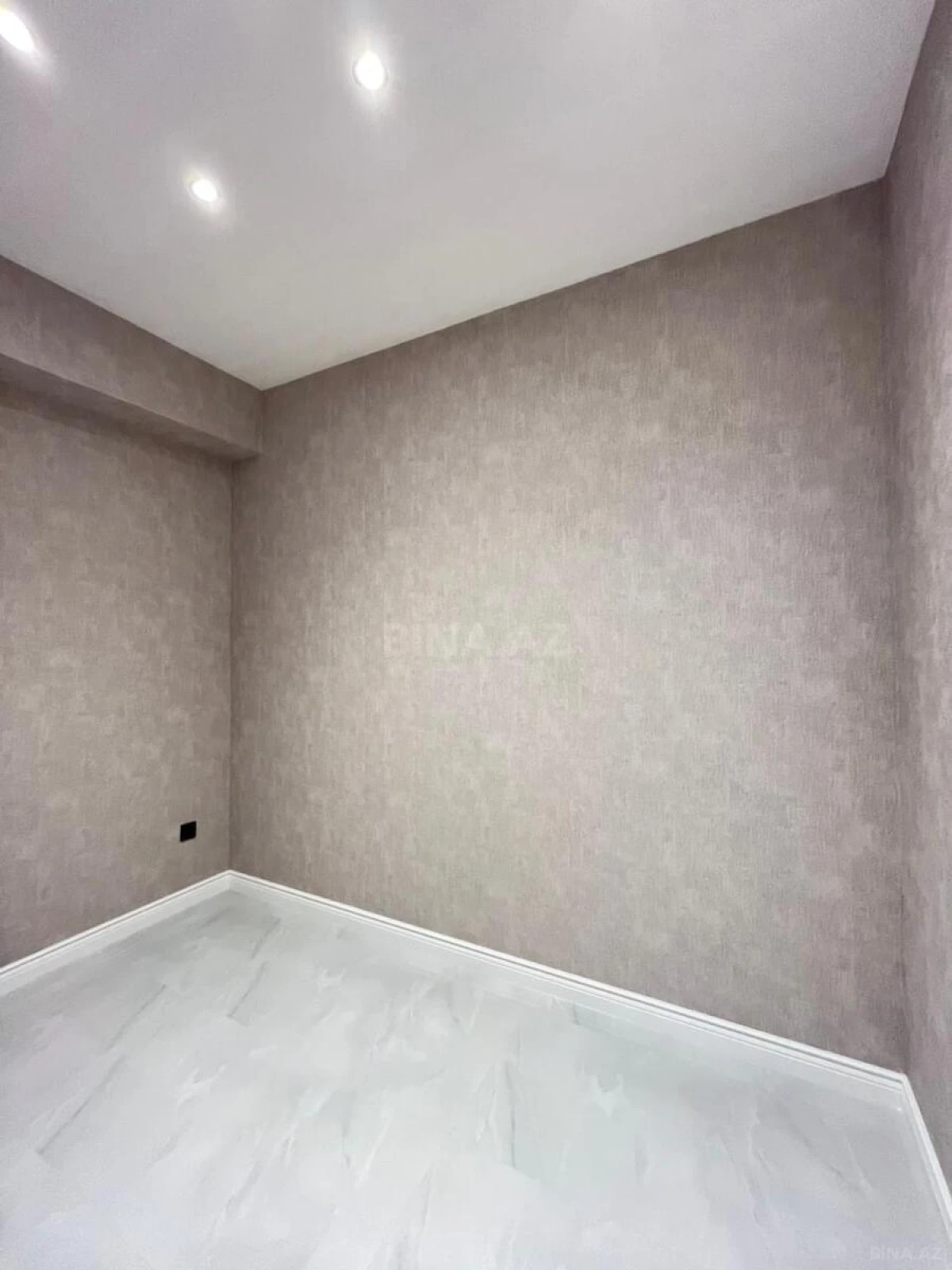 Satılır 3 otaqlı mənzil 165 m²