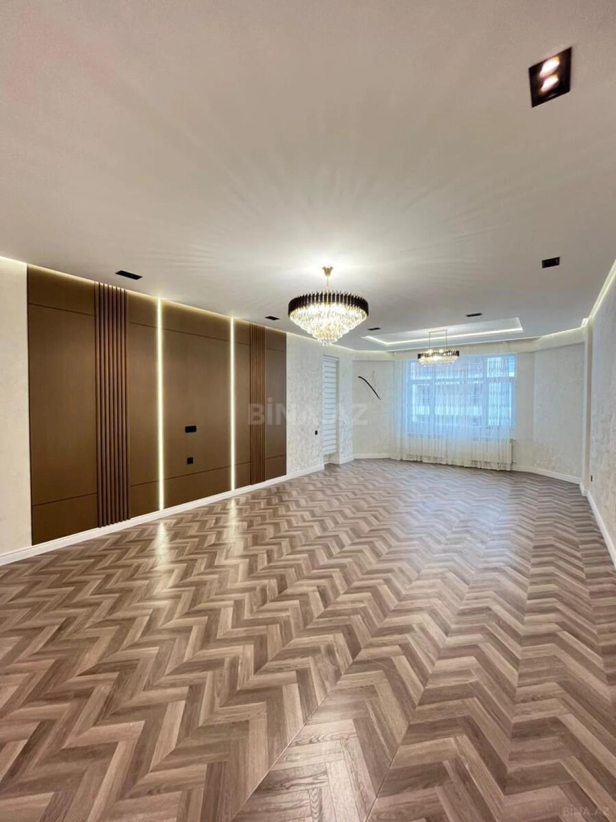 Satılır 3 otaqlı mənzil 165 m²