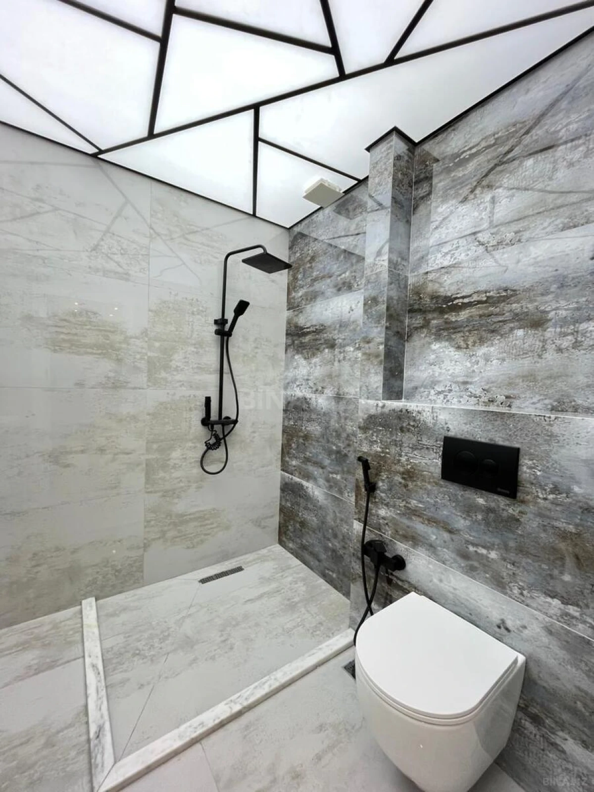 Satılır 3 otaqlı mənzil 165 m²