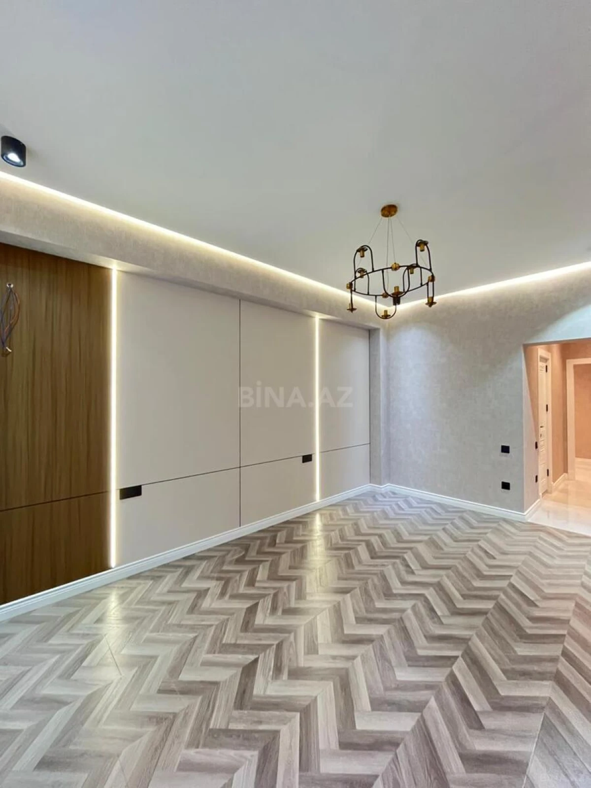 Satılır 3 otaqlı mənzil 165 m²