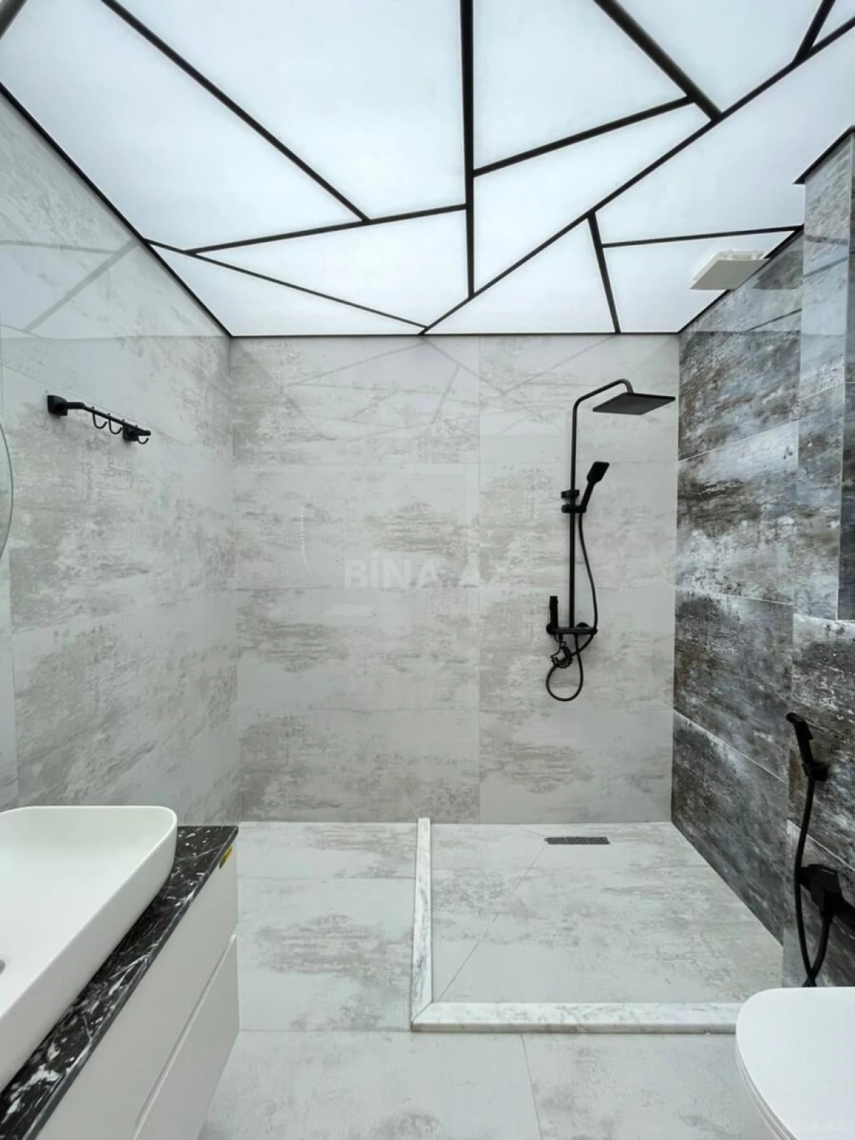 Satılır 3 otaqlı mənzil 165 m²