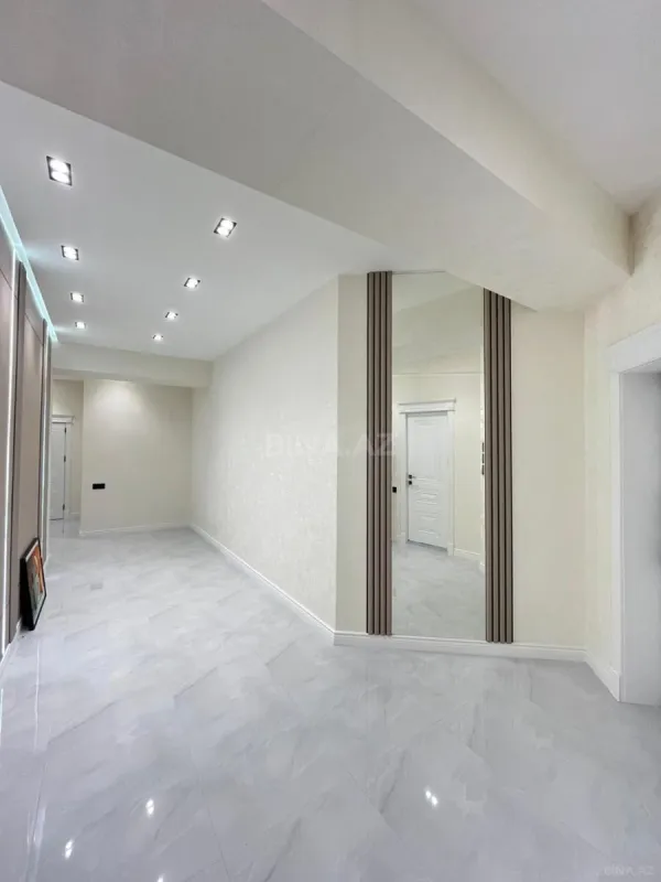 Satılır 3 otaqlı mənzil 165 m²