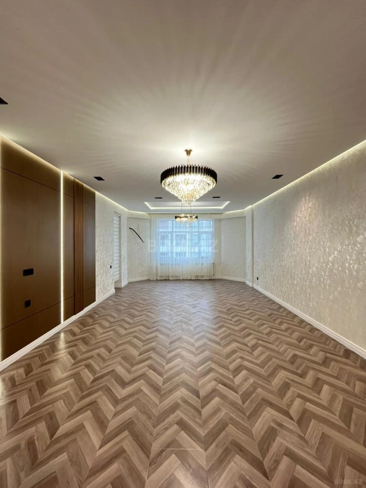 Satılır 3 otaqlı mənzil 165 m²