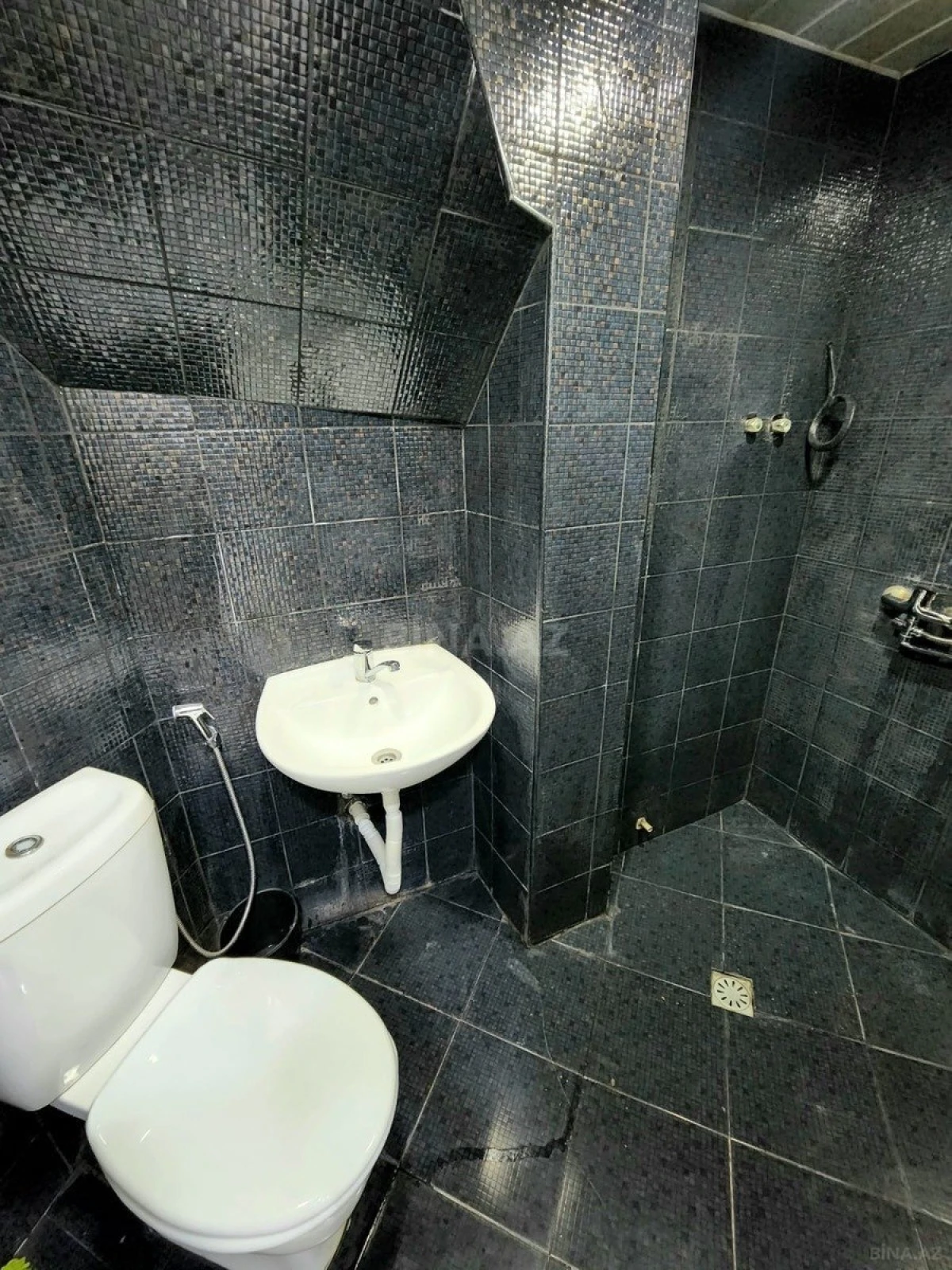 Kirayə verilir 2 otaqlı mənzil 65 m²