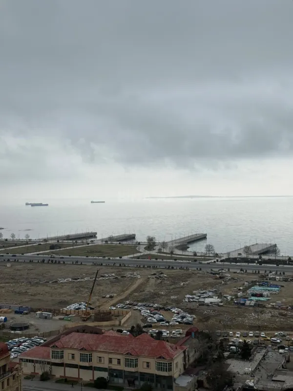 Kirayə verilir 4 otaqlı mənzil 183 m²